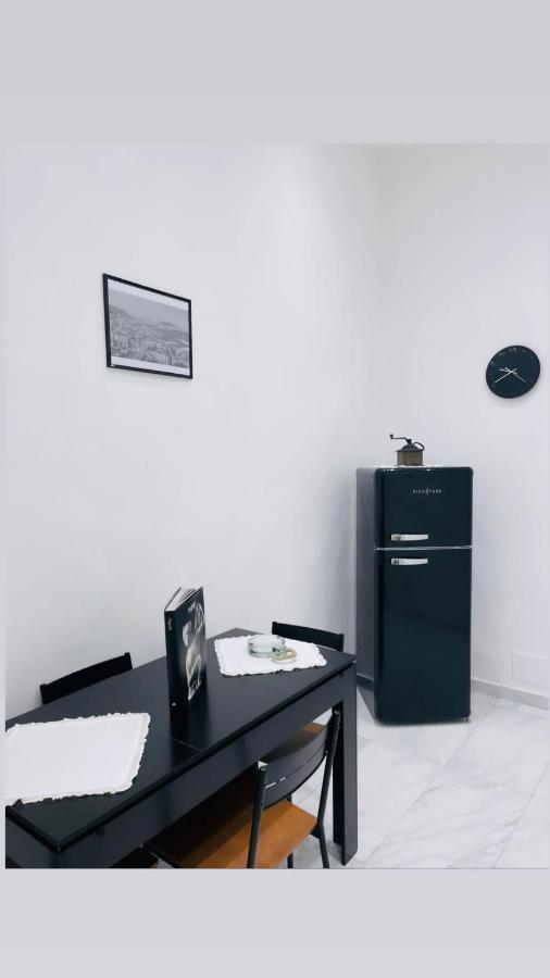 Residenza Marvin De Curtis Apartment Napoli Bagian luar foto