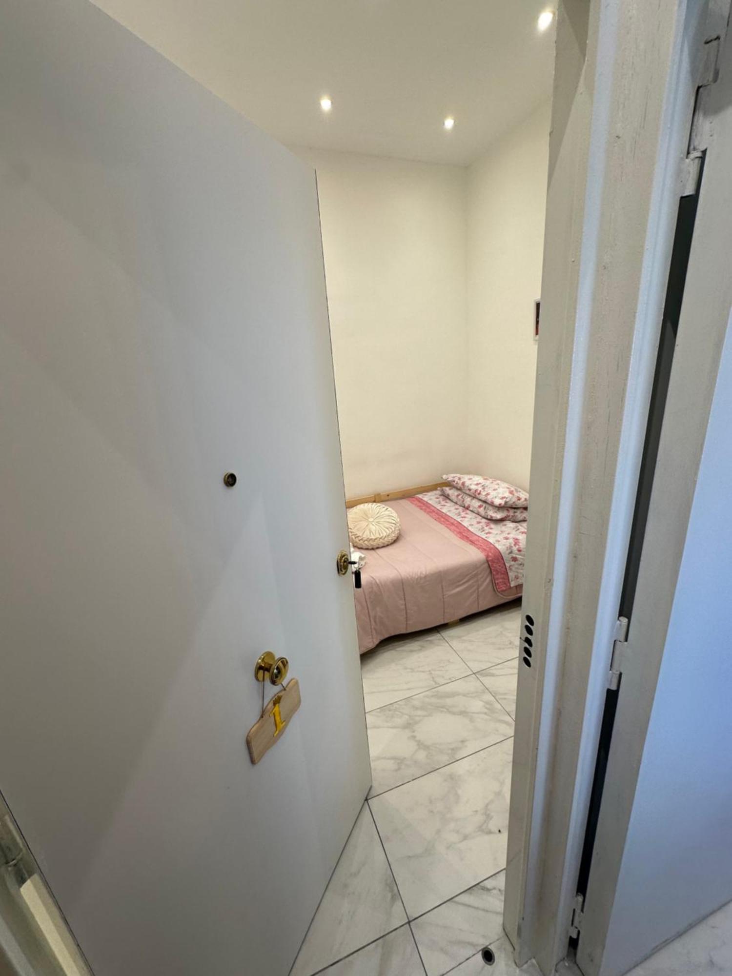 Residenza Marvin De Curtis Apartment Napoli Bagian luar foto